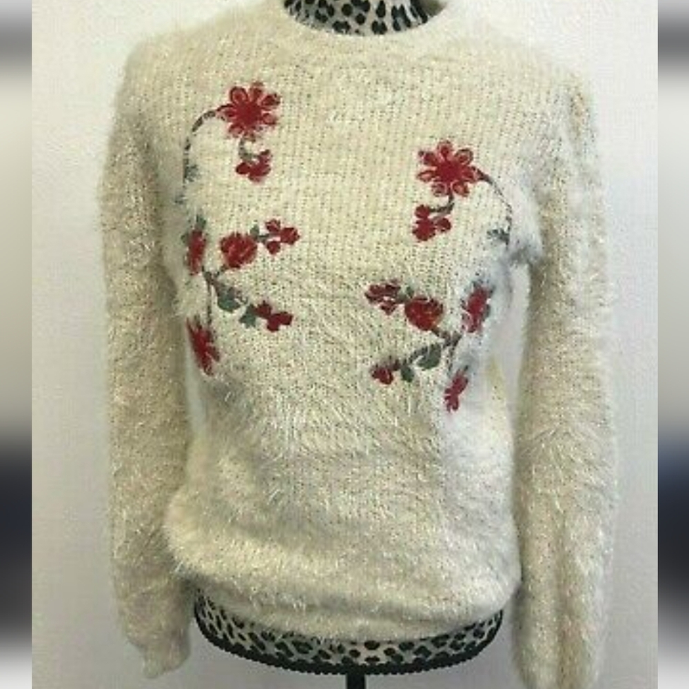 WOVEN‎ HEART CREAM SWEATER..SIZE MEDIUM